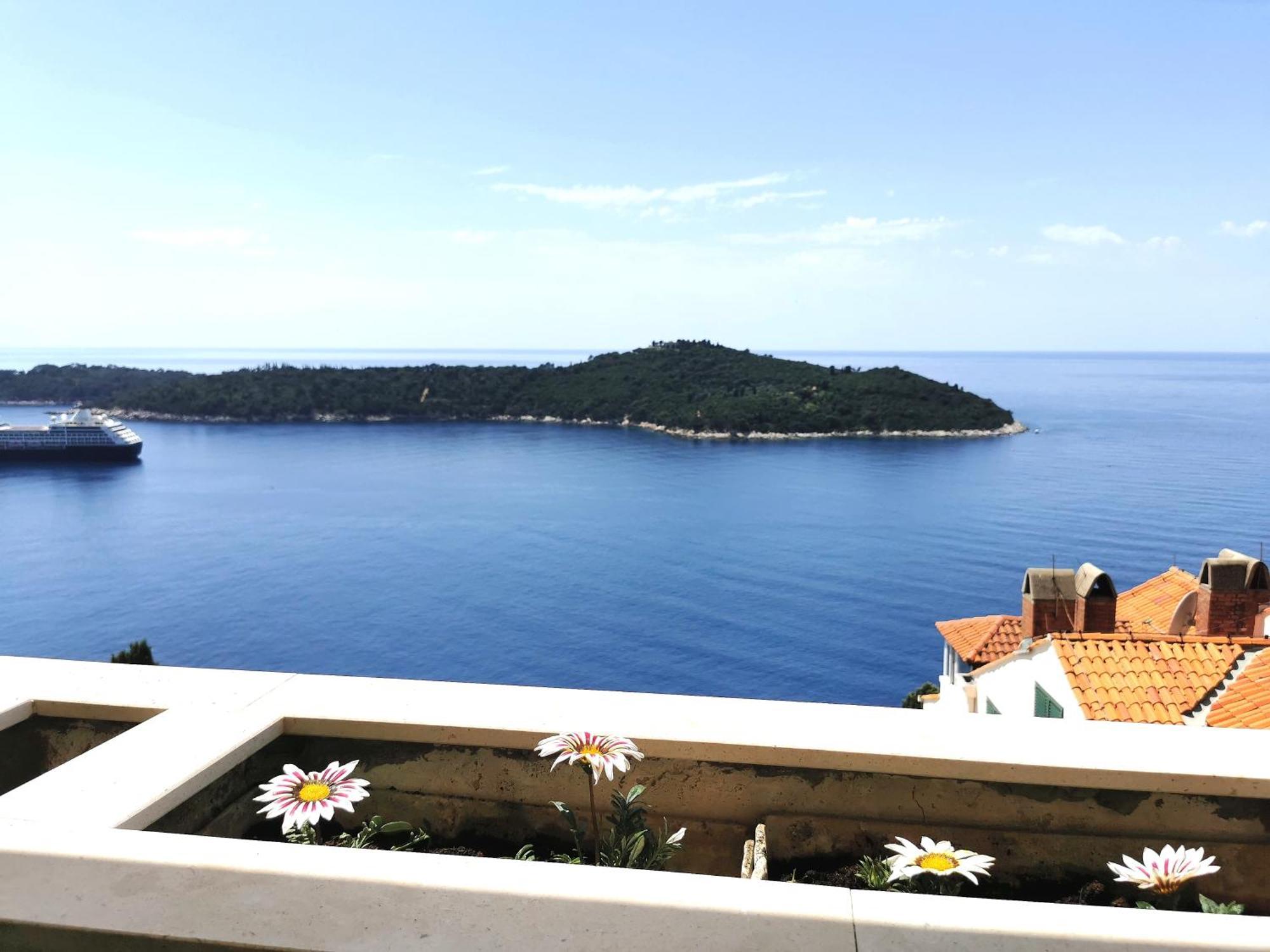 Zlatni Potok - View Of The Old Town